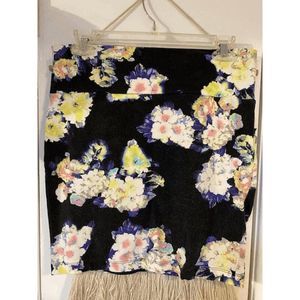 Decree black with flowers min skirt